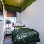 Salford Sanctuary 5 Bed House Ferienhaus *