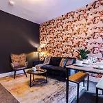 Ferienhaus Salford Sanctuary 5 Bed House