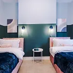 5 Bed Salford Sanctuary Retreat *