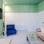 5 Bed Salford Sanctuary Retreat *