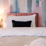 5 Bed Salford Sanctuary Retreat * Manchester