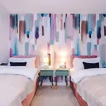 5 Bed Salford Sanctuary Retreat *