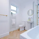 5 Bed Salford Sanctuary Retreat * Manchester