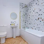 5 Bed Salford Sanctuary Retreat