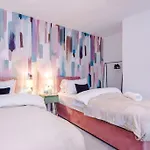 5 Bed Salford Sanctuary Retreat Holiday home *