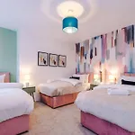 5 Bed Salford Sanctuary Retreat *