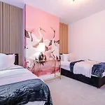 Holiday home 5 Bed Salford Sanctuary Retreat *