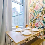Holiday home 5 Bed Salford Sanctuary Retreat