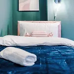 5 Bed Salford Sanctuary Retreat Manchester