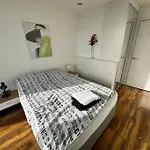 Spacious 2 Bedroom Flat Stunning Waterside View Daire Manchester