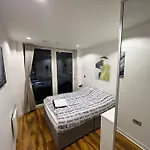 Spacious 2 Bedroom Flat Stunning Waterside View *
