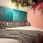 Manchester's Only Themed Slumber Party For 8 With Makeup 公寓 *