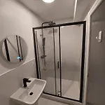 Bankwell Street Two Bedroom -apartment With Parking Manchester