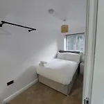 Daire Bankwell Street Two Bedroom -apartment With Parking