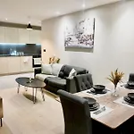 Daire Luxury 2 Bed With Balcony Manchester