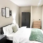 Daire Luxury 2 Bed With Balcony