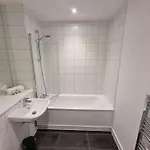 Trafford Modern 1 Bed With Cinema Lägenhet