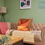 Fabulous House - 5 Beds Sleeps 8 - Free Parking - By Purestay Holiday home Manchester