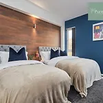 Fabulous House - 5 Beds Sleeps 8 - Free Parking - By Purestay