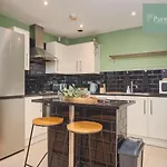 Fabulous House - 5 Beds Sleeps 8 - Free Parking - By Purestay Holiday home
