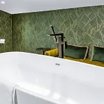 Free Parking Luxury Safari House Holiday home Manchester