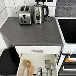 2 Bedroom Flat Close To City, Stadium And Coop Arena