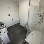 2 Bedroom Flat Close To City, Stadium And Coop Arena Apartmán *