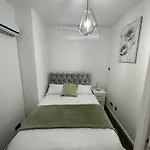 Apartmán 2 Bedroom Flat Close To City, Stadium And Coop Arena *