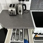 Apartmán 2 Bedroom Flat Close To City, Stadium And Coop Arena