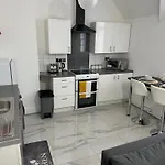 2 Bedroom Flat Close To City, Stadium And Coop Arena * Manchester