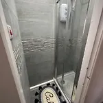 2 Bedroom Flat Close To City, Stadium And Coop Arena Apartmán