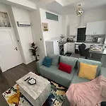 2 Bedroom Flat Close To City, Stadium And Coop Arena *