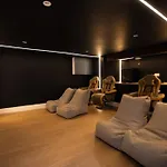 Luxury 6 Bed Near Centre With Cinema & Games 5 Bathrooms Villa