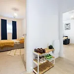 Centre - Luxe 2bed Palazzo Daire