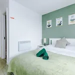Apartment Stylish Apartment, Sleeps 6, Pool Table, Smart Tvs, Parking Available Manchester