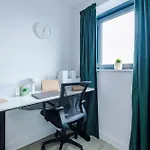 Apartment Stylish Apartment, Sleeps 6, Pool Table, Smart Tvs, Parking Available