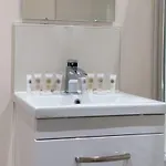 Spacious & Bright 2 Bed Appartement *