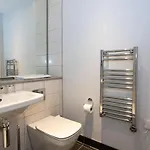 Stunning 2 Bedroom *