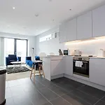 Stunning 2 Bedroom *