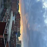 Luxury 2 Bed With Balcony