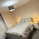 Luxury 2 Bedroom In Centre - Free Parking Apartmán