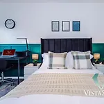 Spacious 4bdr House By Vista Short Lets & Serviced With Driveway Parking & Pool Table Manchester