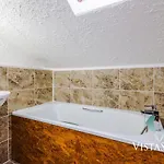 Spacious 4bdr House By Vista Short Lets & Serviced With Driveway Parking & Pool Table Manchester
