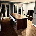 View Large 5br Town House Parking Manchester