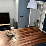 View Large 5br Town House Parking * Manchester