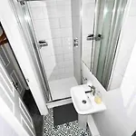 View Large 5br Town House Parking Holiday home *