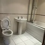 2 Bedroom Modern Salford Apartment Manchester