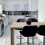 Cowesby Co-living - Private Self-cater