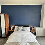Daisybank Co-living - Private Self-cater *