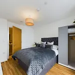 New! 2 Bedroom Flat In Waters By With Us, Perfect For Families, Couples & Groups, Free Private Parking! Apartamento *